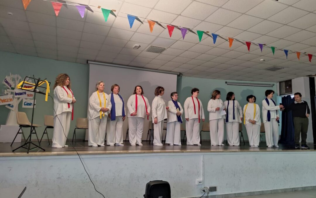 Il gruppo Fenice e lo spettacolo “Oltre lo sguardo” sbarca a scuola: gremito l’auditorium dell’IPSS “Colasanto”